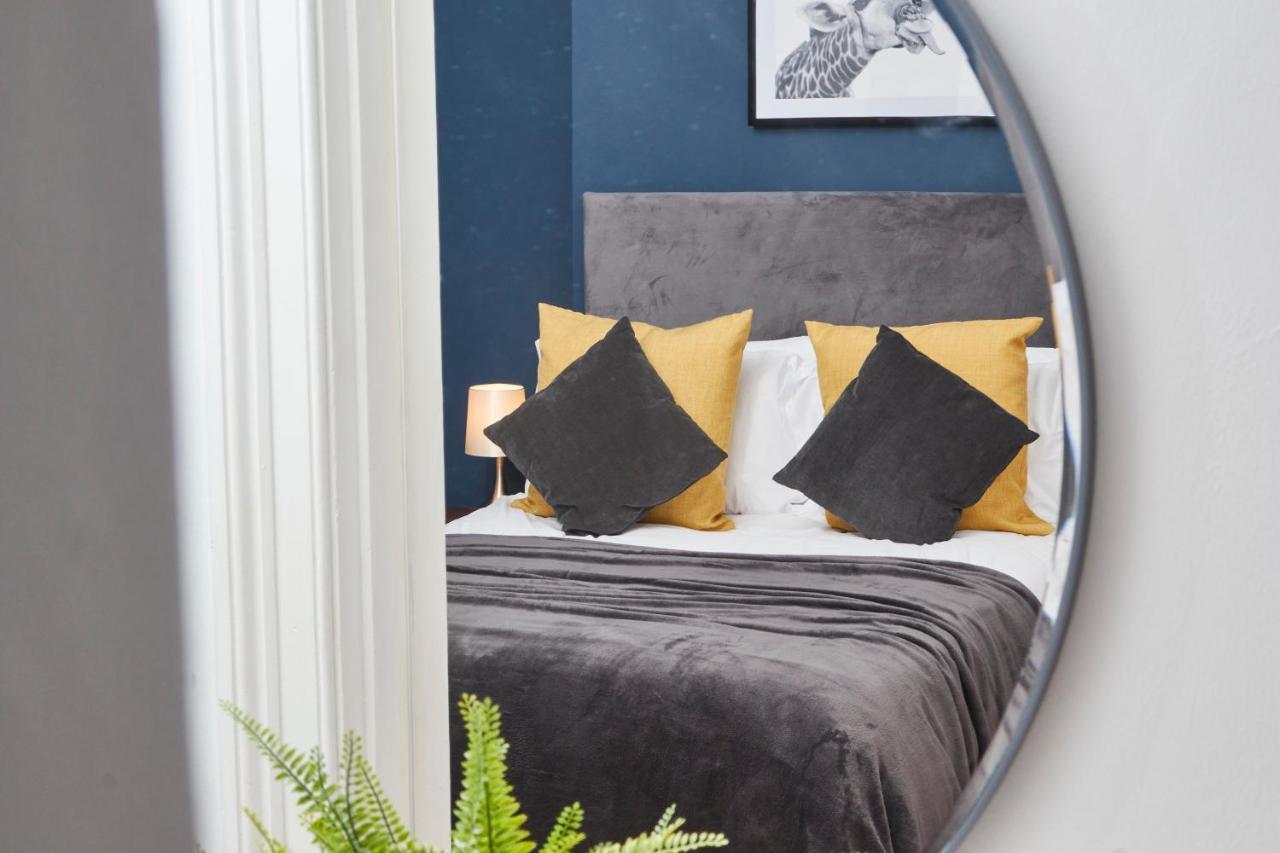5 Bed House In Leamington Spa Perfect For Contractors With 7 Beds By Purestay - 14 Night Min! Eksteriør bilde