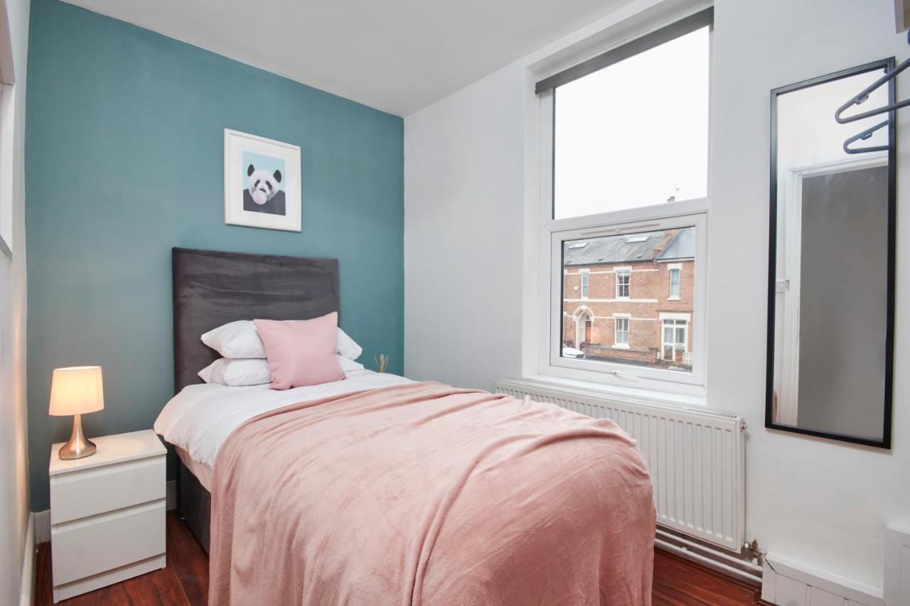 5 Bed House In Leamington Spa Perfect For Contractors With 7 Beds By Purestay - 14 Night Min! Eksteriør bilde