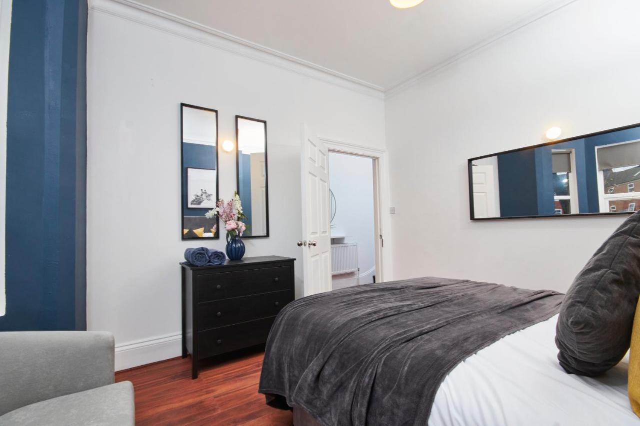 5 Bed House In Leamington Spa Perfect For Contractors With 7 Beds By Purestay - 14 Night Min! Eksteriør bilde