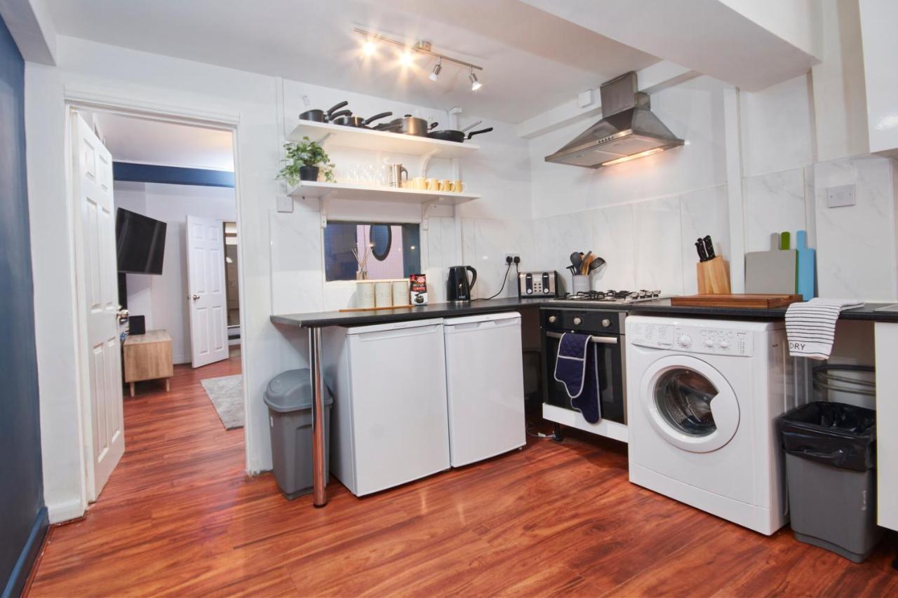5 Bed House In Leamington Spa Perfect For Contractors With 7 Beds By Purestay - 14 Night Min! Eksteriør bilde
