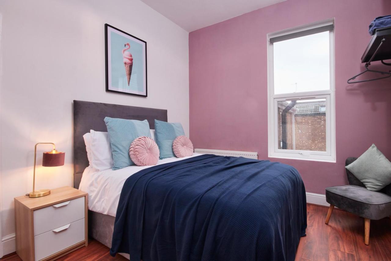5 Bed House In Leamington Spa Perfect For Contractors With 7 Beds By Purestay - 14 Night Min! Eksteriør bilde