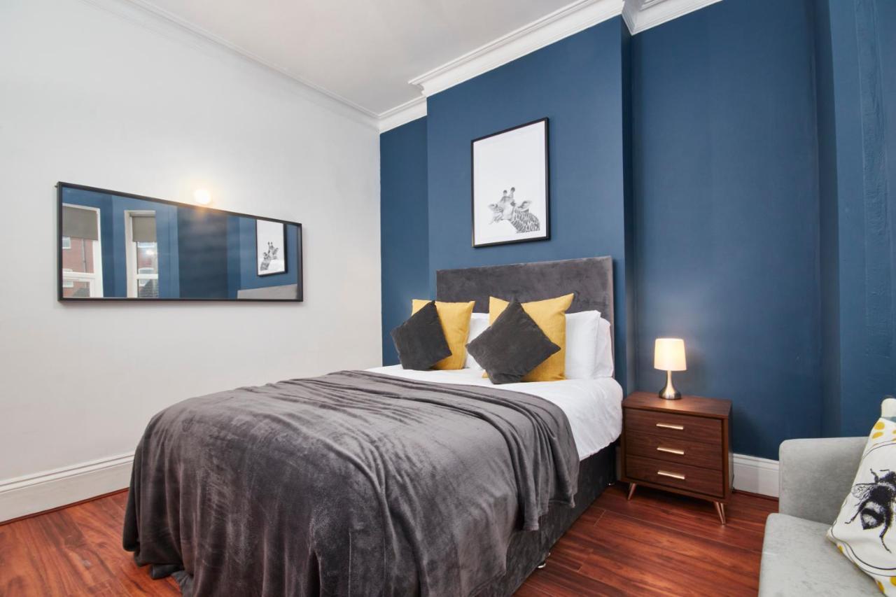 5 Bed House In Leamington Spa Perfect For Contractors With 7 Beds By Purestay - 14 Night Min! Eksteriør bilde