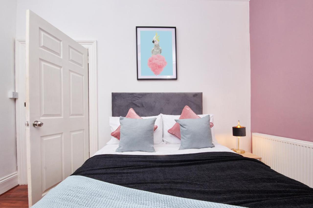 5 Bed House In Leamington Spa Perfect For Contractors With 7 Beds By Purestay - 14 Night Min! Eksteriør bilde