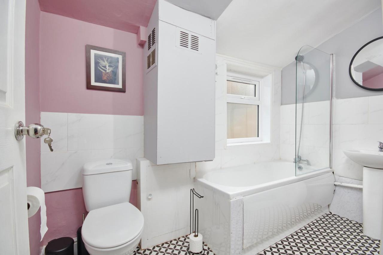 5 Bed House In Leamington Spa Perfect For Contractors With 7 Beds By Purestay - 14 Night Min! Eksteriør bilde