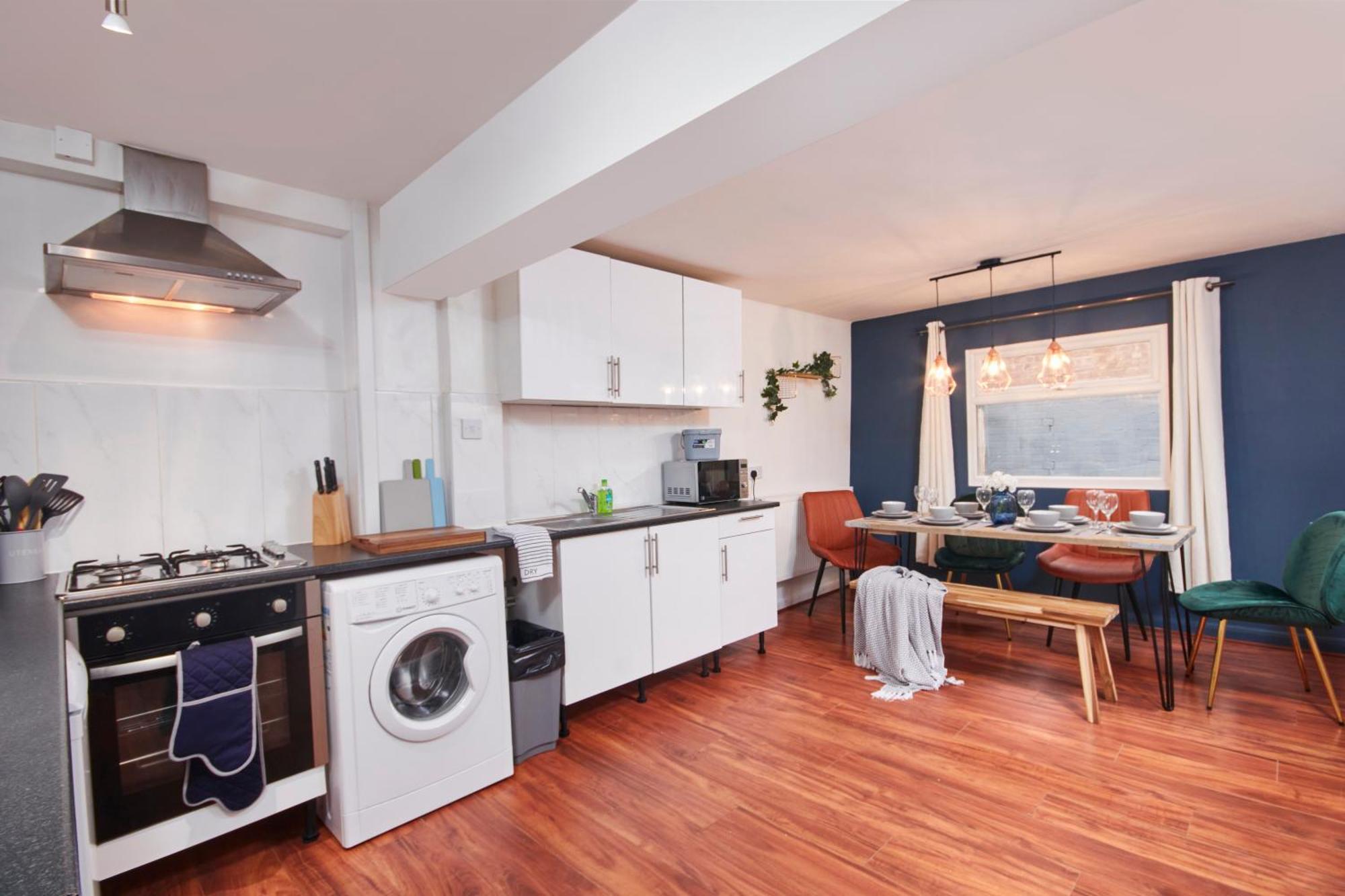 5 Bed House In Leamington Spa Perfect For Contractors With 7 Beds By Purestay - 14 Night Min! Eksteriør bilde